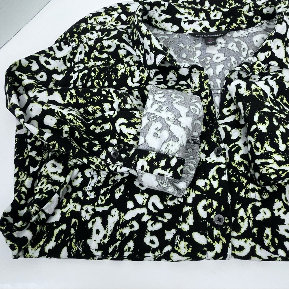 Rock & Republic Women's Button Down Blouse in Neon Animal Print Size M; Colorful - Picture 6 of 12